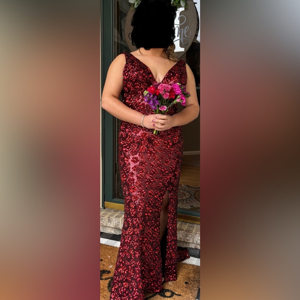 Faviana Red Floral Sequin Plunge Gown - Excellent Condition